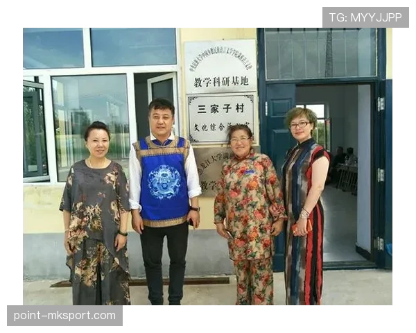 看韩旭现身，拎的那个包像能付掉我半年房租，活生生明星既视感